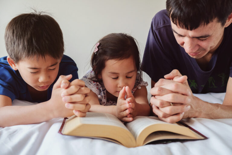 9 Beautiful and Practical Ways to Pray as a Family